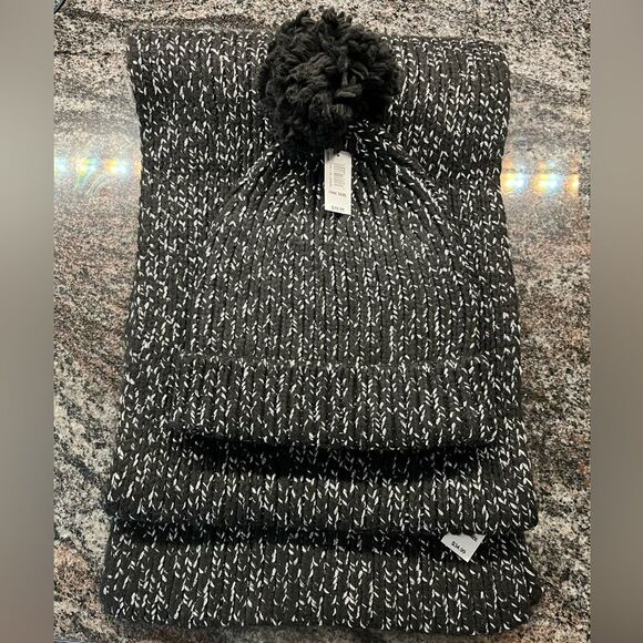 Gap 2PC Hat & Scarf Set - Picture 1 of 5